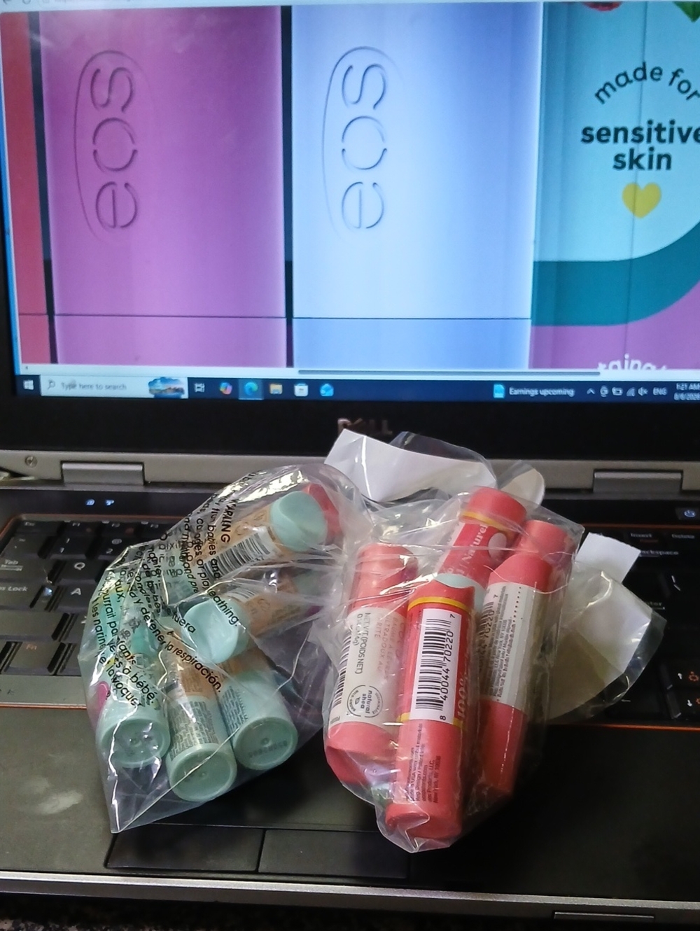 2 eos Lip Balm Bundle - Mint Green and Coral Pink Tubes